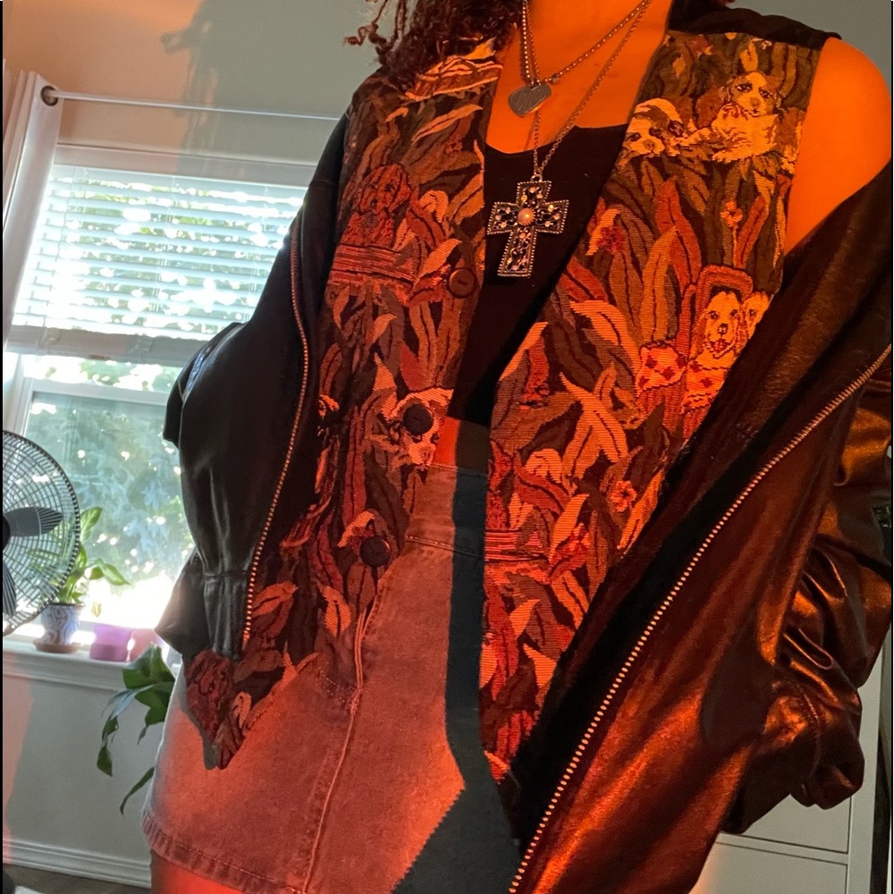 vintage dog graphic vest/waistcoat !! never seen one like it <3